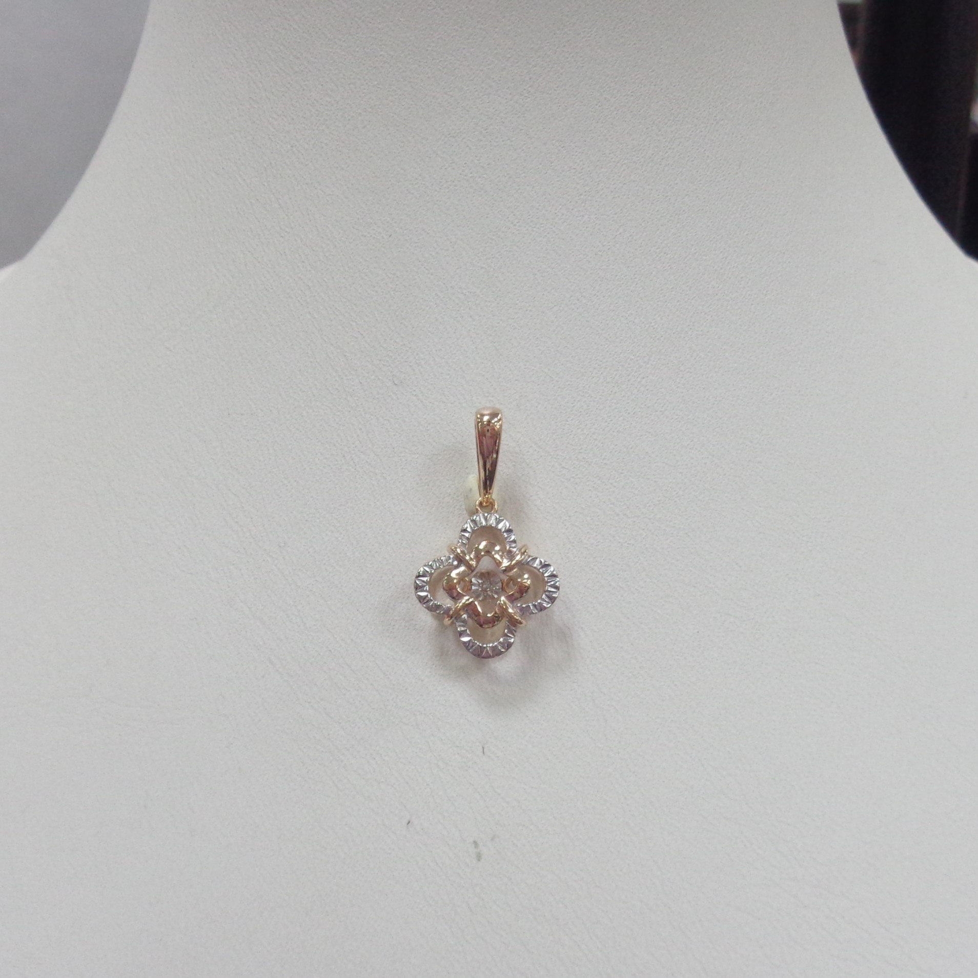 Серебряная подвеска с бриллиантом "Танцующий камень"